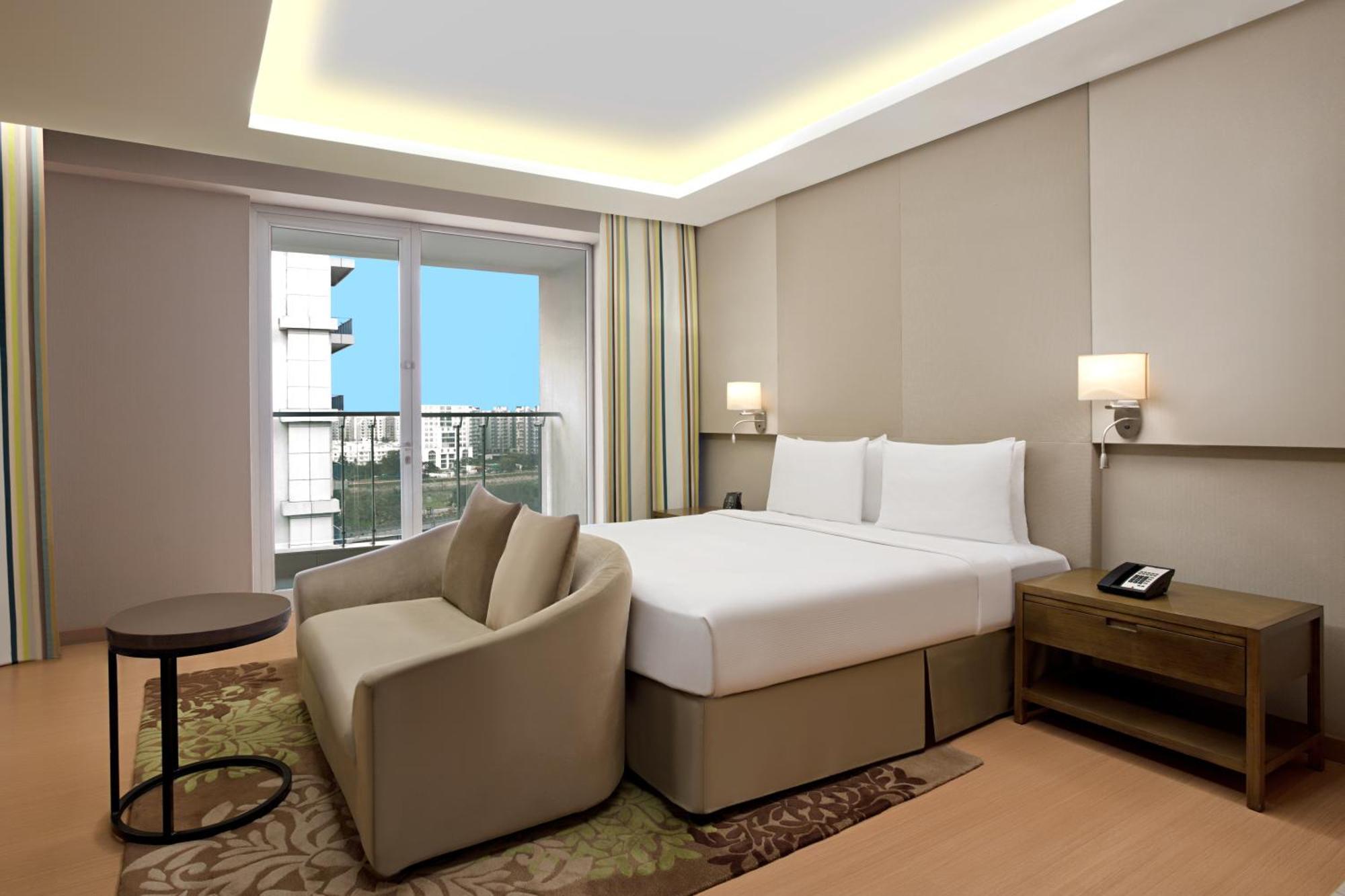 Doubletree Suites By Hilton Bengaluru Outer Ring Road Eksteriør billede