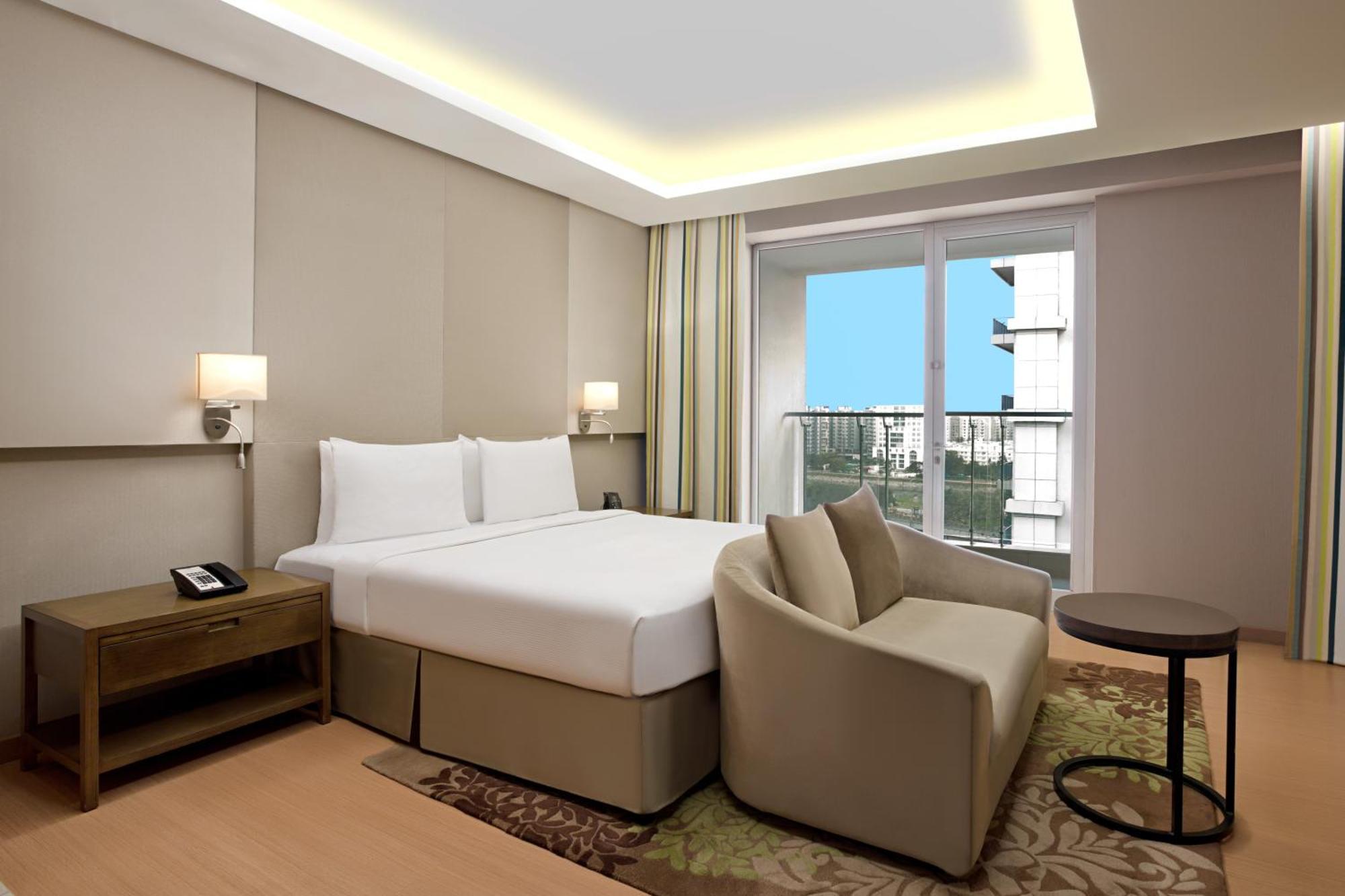 Doubletree Suites By Hilton Bengaluru Outer Ring Road Eksteriør billede