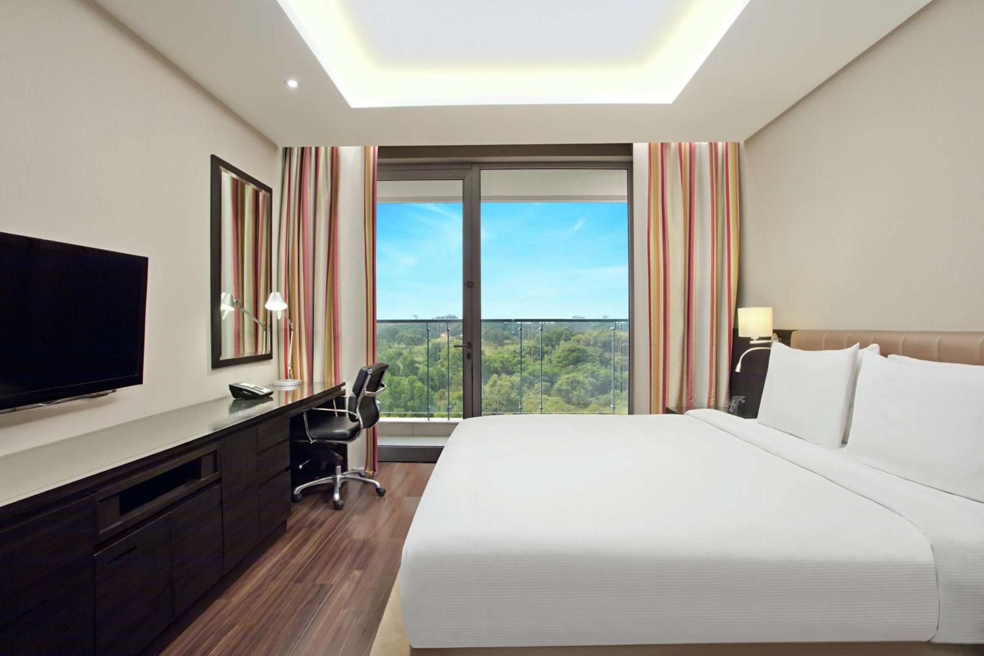 Doubletree Suites By Hilton Bengaluru Outer Ring Road Eksteriør billede