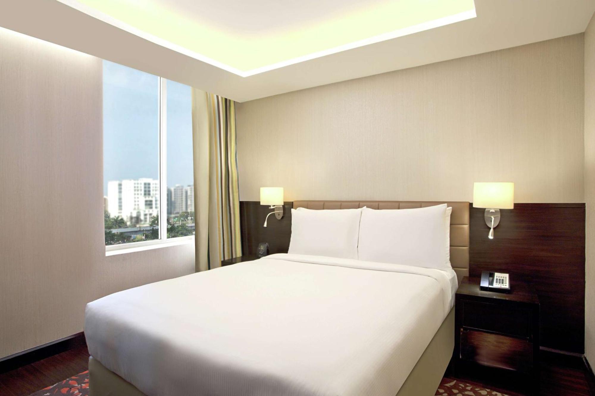 Doubletree Suites By Hilton Bengaluru Outer Ring Road Eksteriør billede