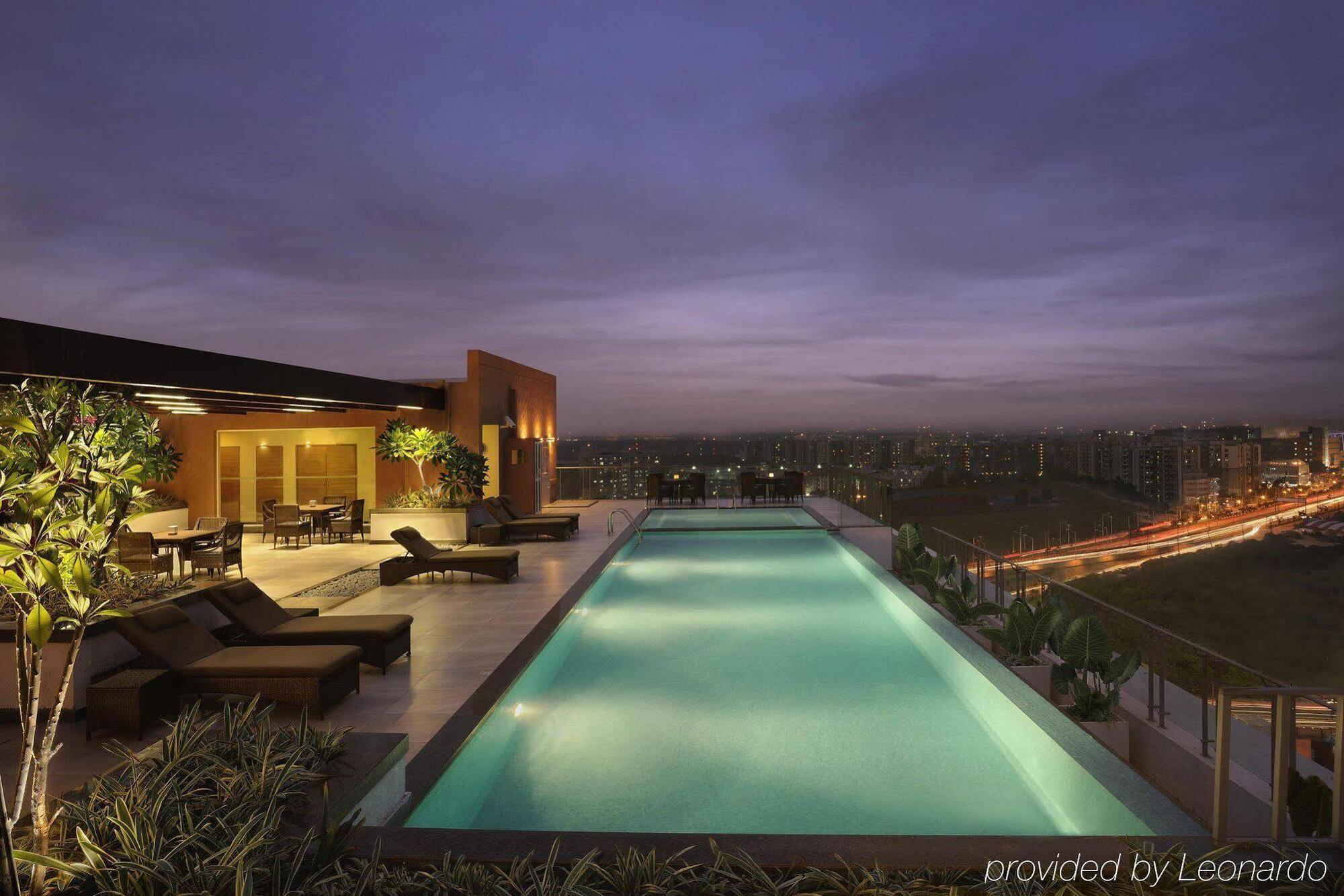 Doubletree Suites By Hilton Bengaluru Outer Ring Road Eksteriør billede